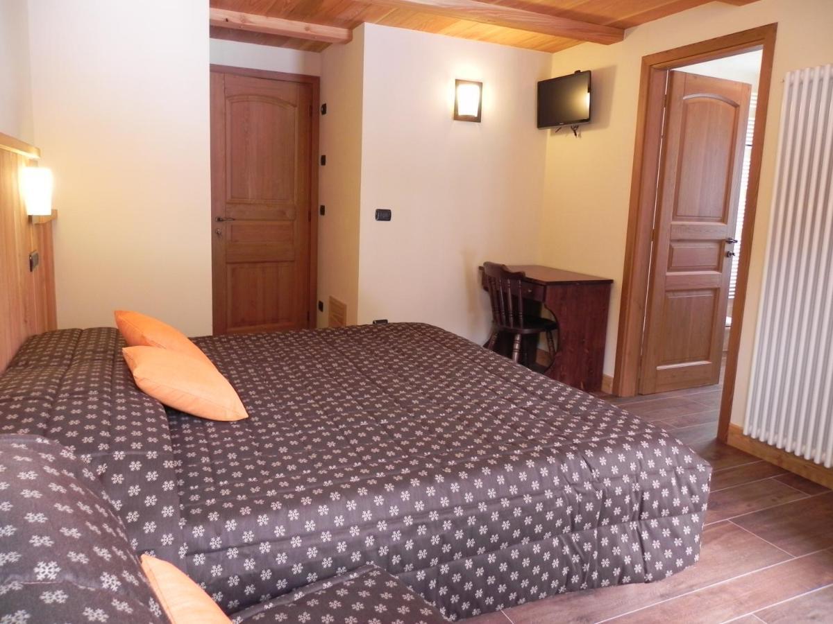 Villa Americana Chambres D'Hotes Champoluc Rum bild
